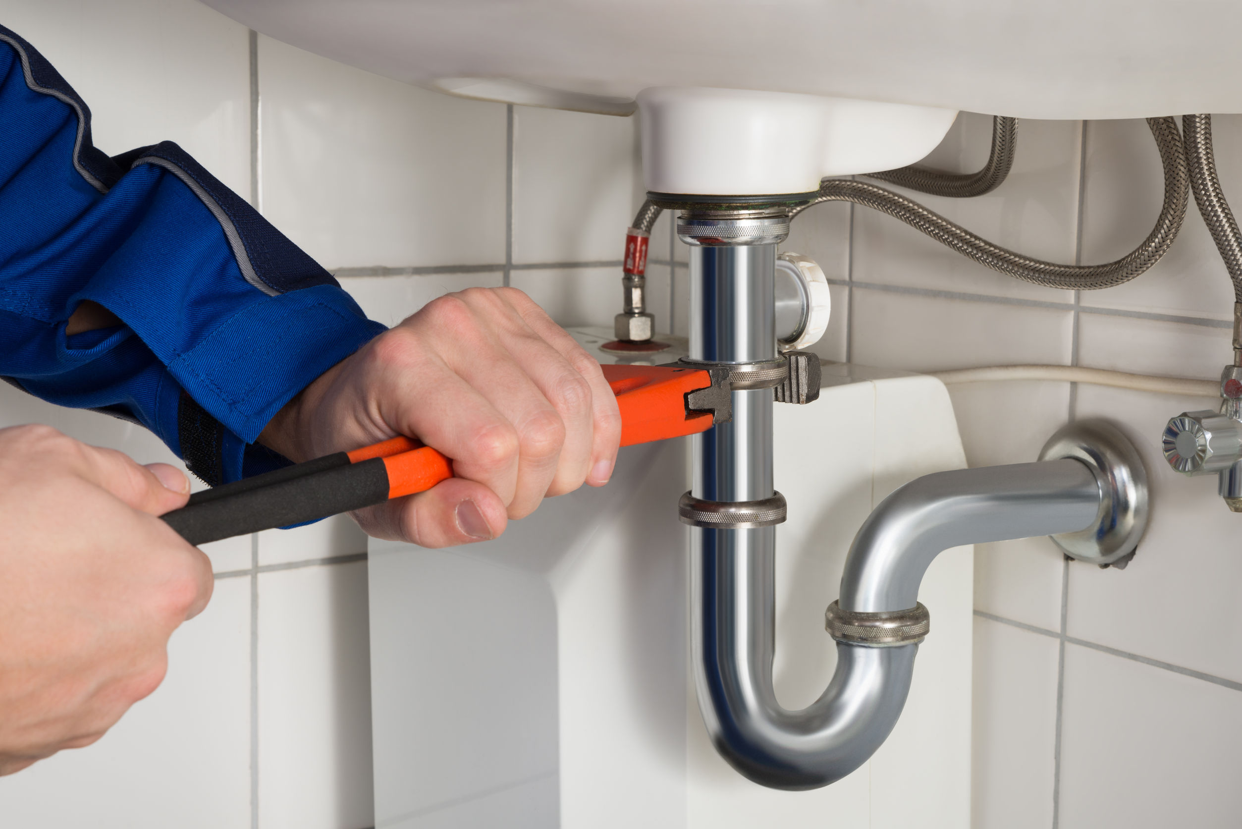 4 Important Tips to Consider When Hiring a Plumber